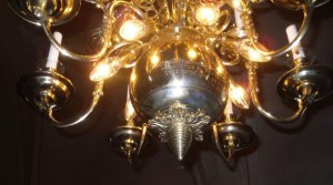 Ljuskronan i Östuna kyrka