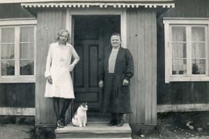 Min mammas konfirmation, mormor och katten Mattias 1931