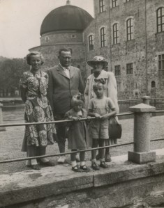 Gunhild och Sigurd med barn och barnbarn i Örebro