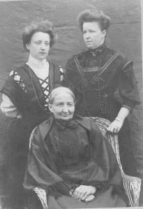 Gustava med Ester och Malin