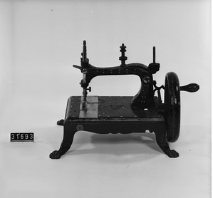 Handvevad symaskin - Tekniska museets arkiv